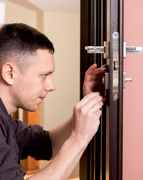 : Professional Locksmith For Commercial And Residential Locksmith Services in Elgin